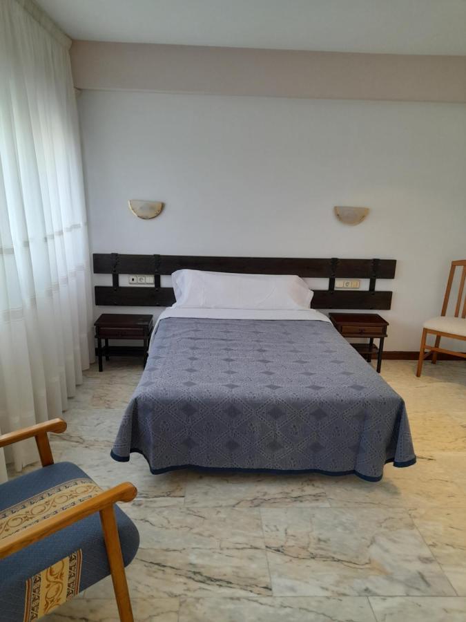 Hotel Os Carballos Сіґуейро Екстер'єр фото